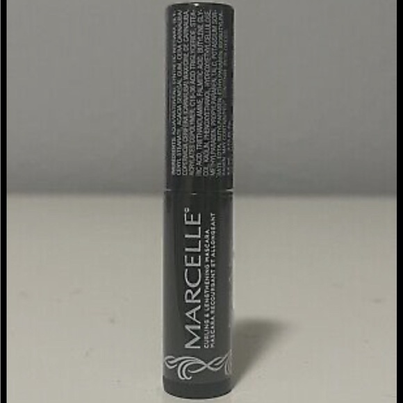 Travel size mascara - Picture 1 of 3